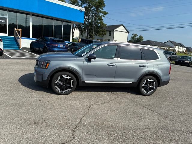 Used 2025 Kia Telluride S FWD image 17