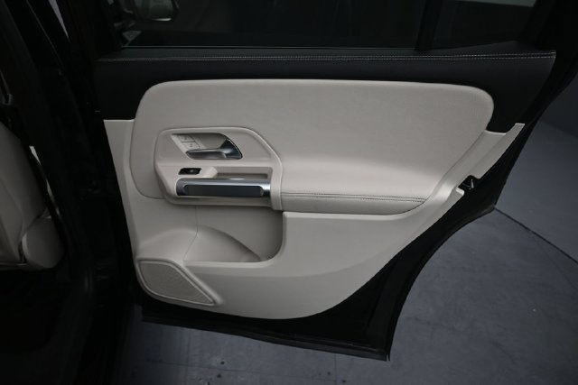 Used 2023 Mercedes-Benz GLB 250 4MATIC image 28