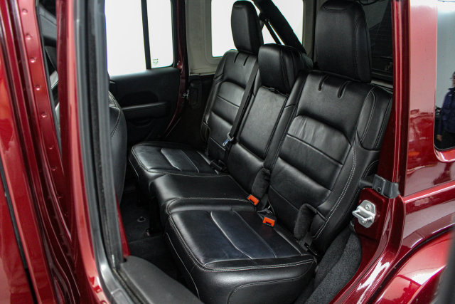 Used 2021 Jeep Wrangler Unlimited Sahara AWD/4WD image 13
