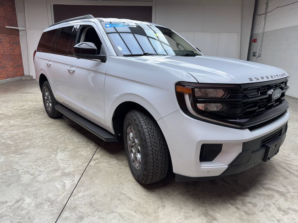 Certified 2025 Ford Expedition Active AWD/4WD image 7