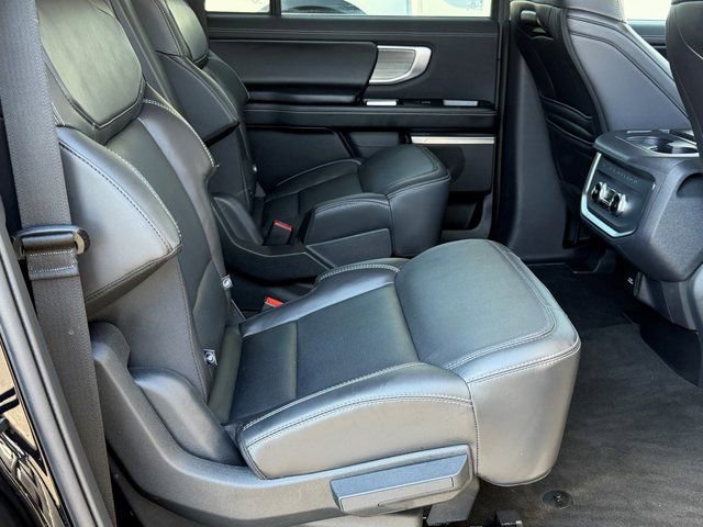 Certified 2025 Ford Expedition Max Platinum image 18