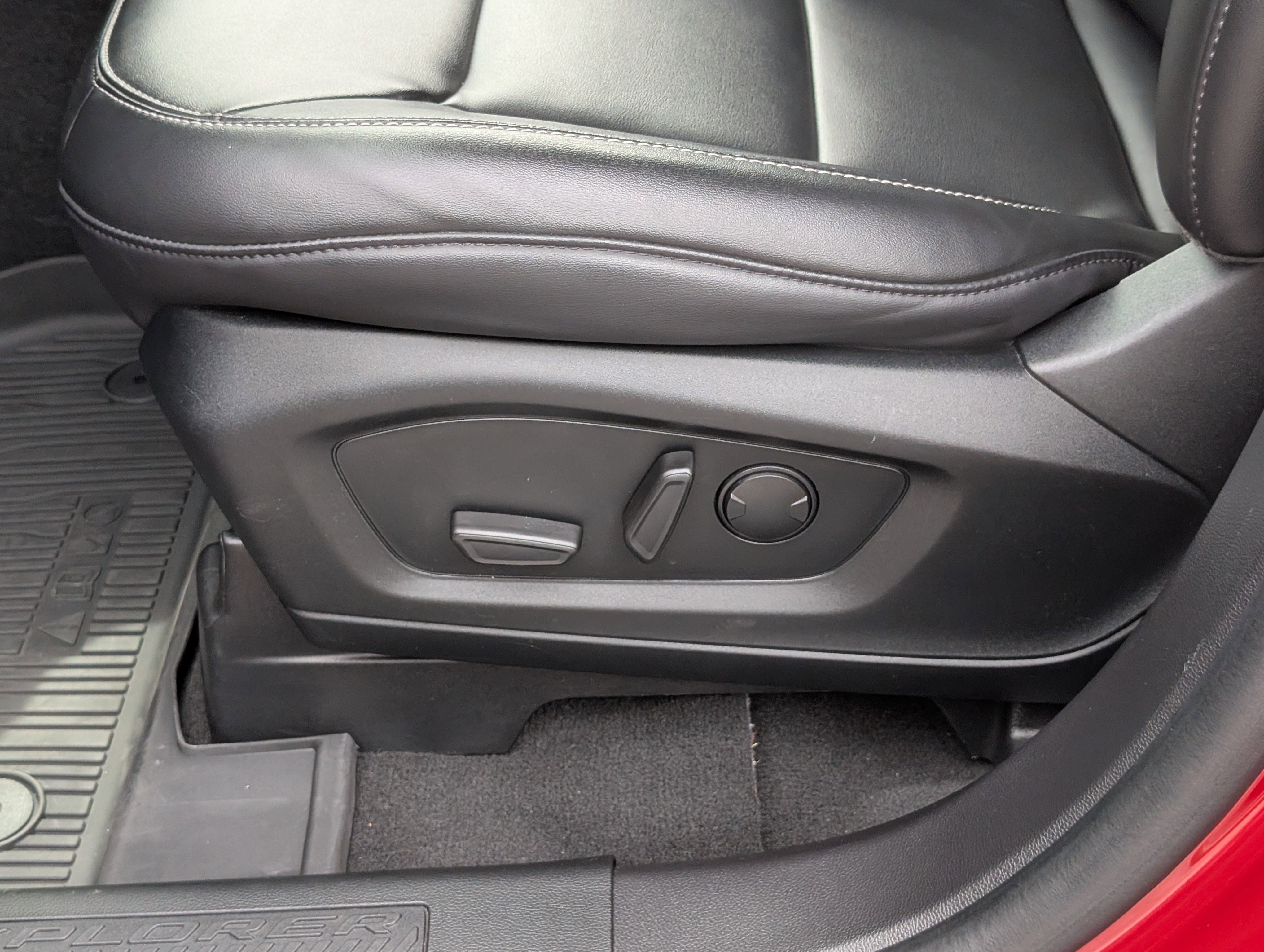 Certified 2022 Ford Explorer XLT w/ Equipment Group 202A image 24