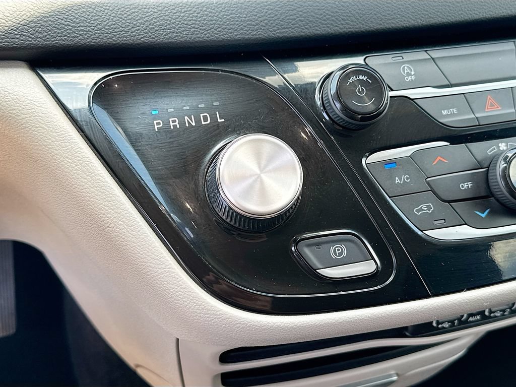 Used 2023 Chrysler Voyager LX FWD image 18