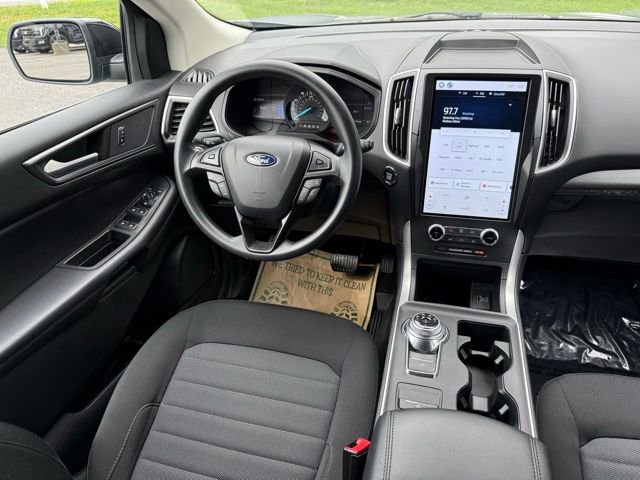 Certified 2024 Ford Edge SE w/ Black Appearance Package image 17