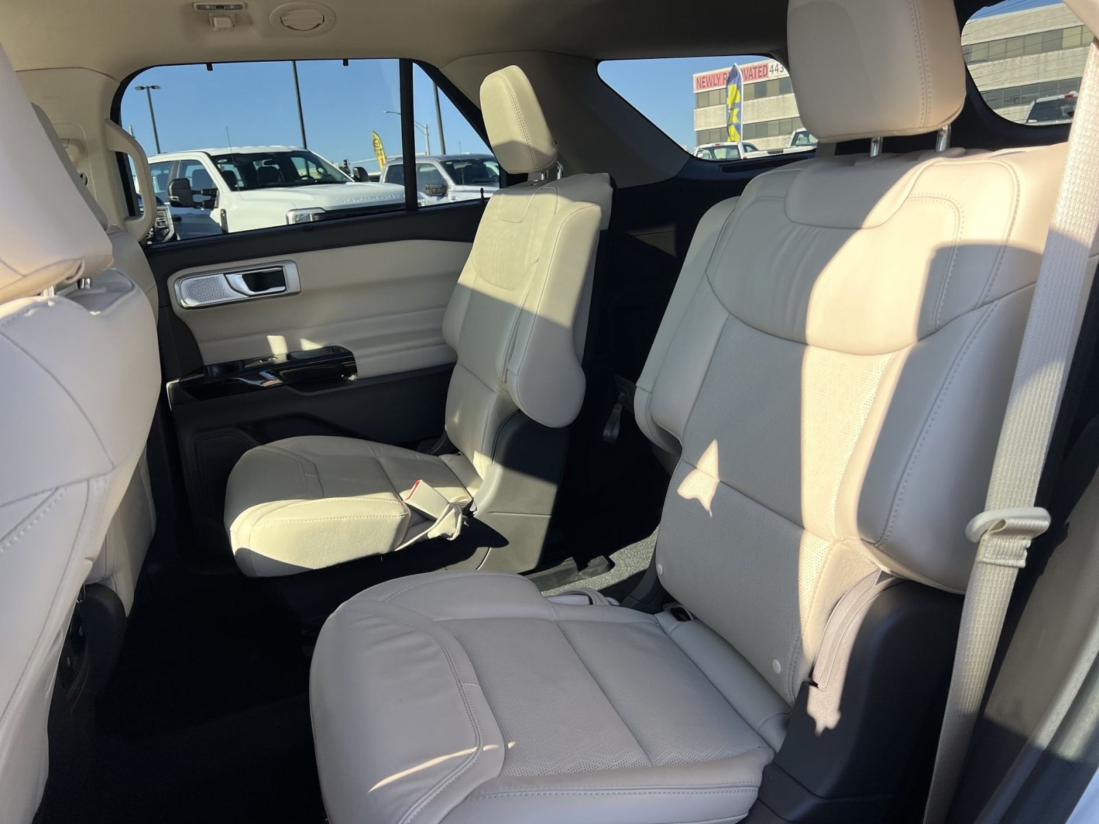 Certified 2023 Ford Explorer Platinum w/ Technology Package AWD/4WD image 25