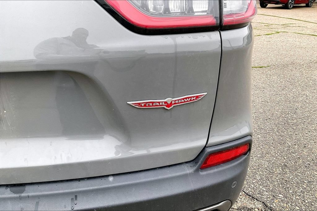 Used 2019 Jeep Cherokee Trailhawk w/ Cold Weather Group AWD/4WD image 6