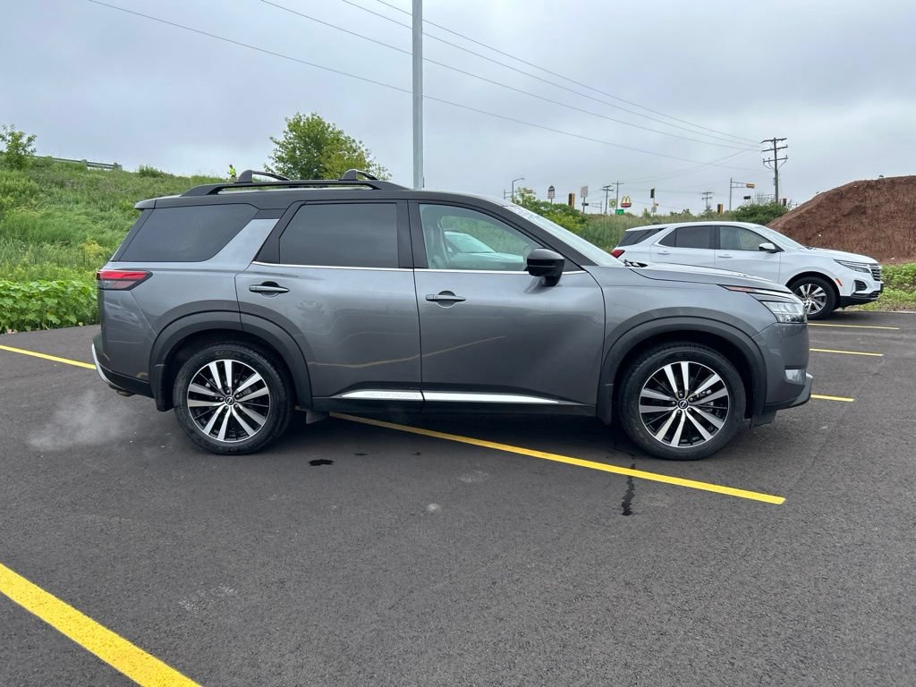 Used 2024 Nissan Pathfinder Platinum AWD/4WD image 6