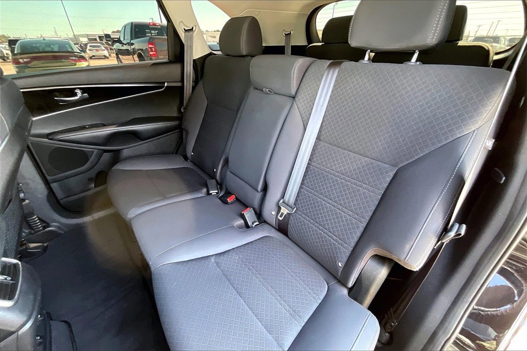 Used 2018 Kia Sorento LX image 19