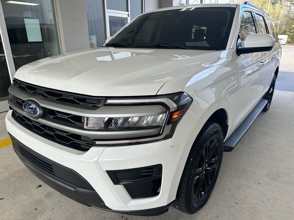 Certified 2024 Ford Expedition Max XLT image 3