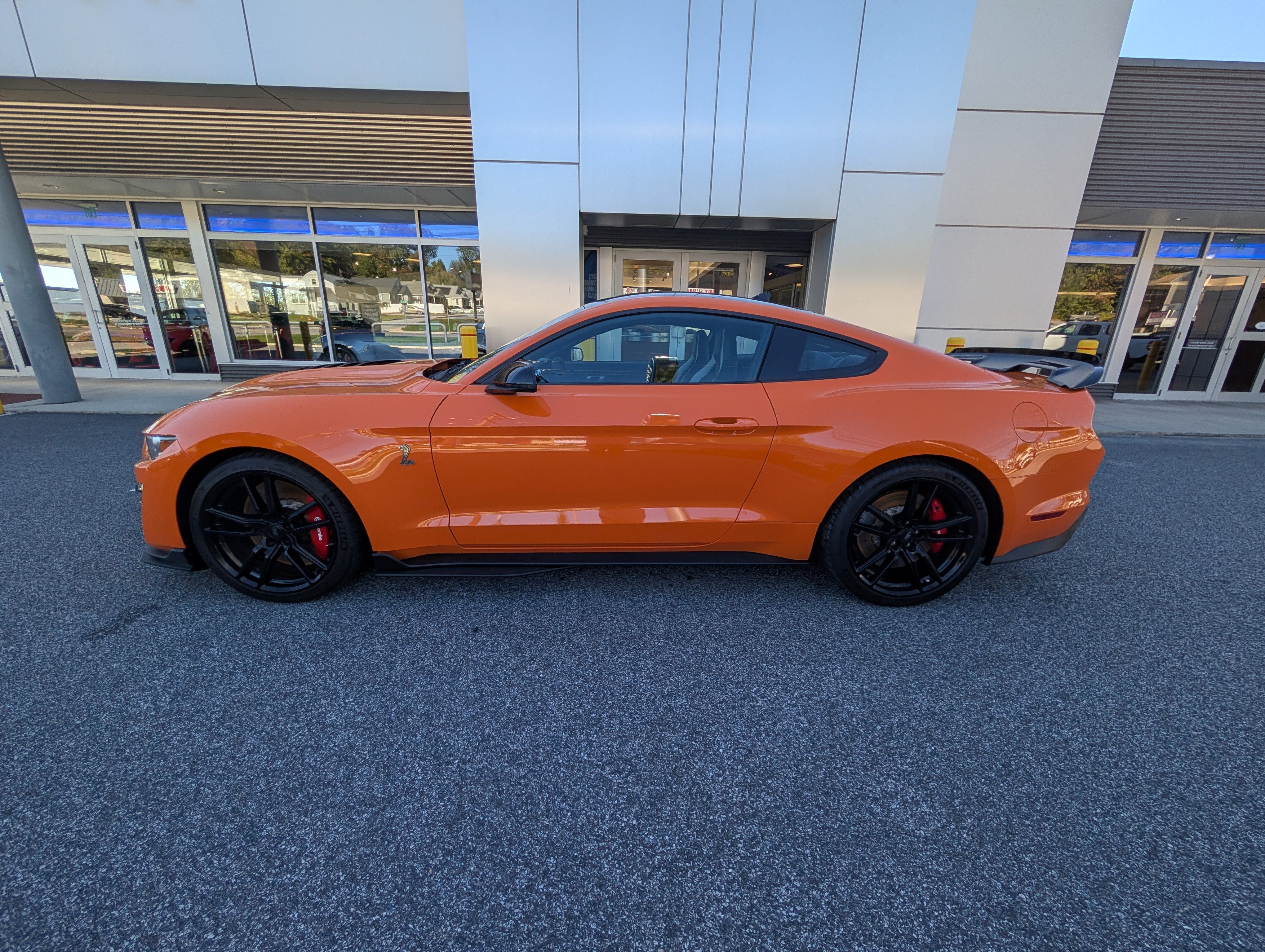 Certified 2021 Ford Mustang Shelby GT500 w/ Technology Package RWD image 3