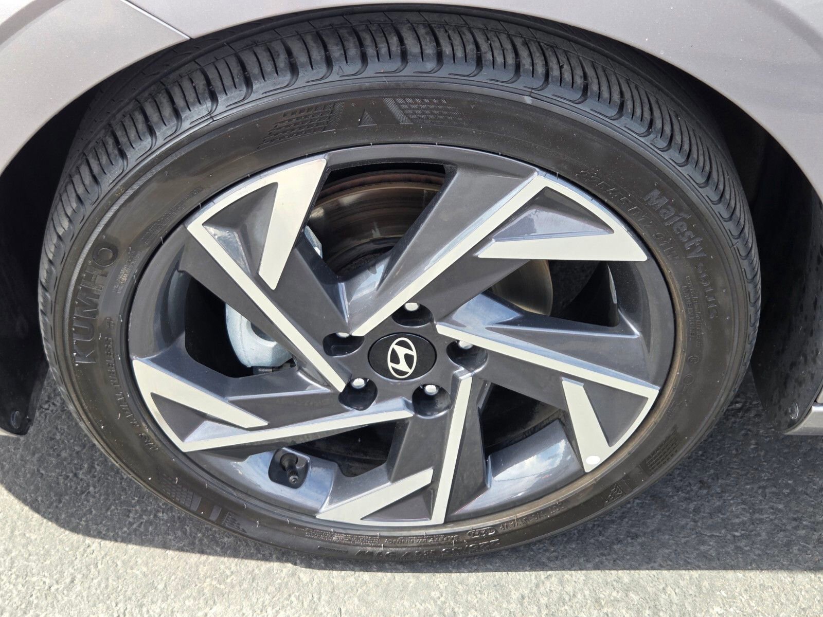 Used 2024 Hyundai Elantra Limited FWD image 9