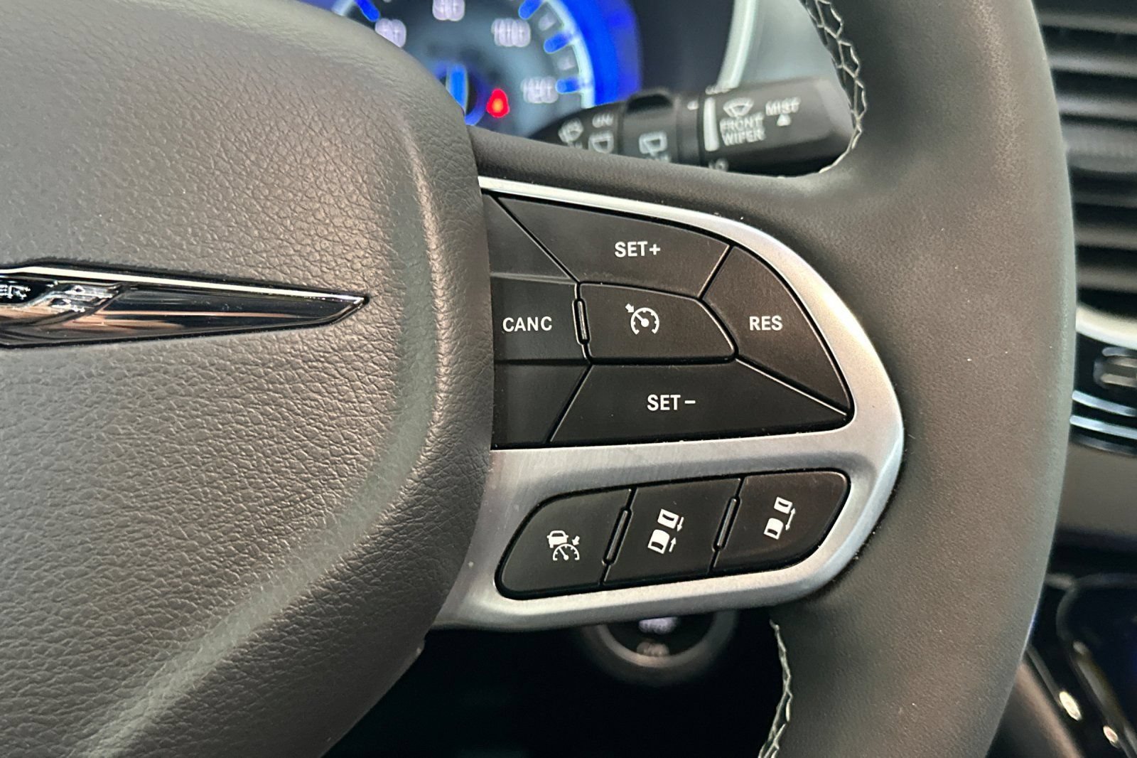 Used 2025 Chrysler Pacifica Select FWD image 27