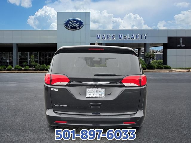 Used 2022 Chrysler Voyager LX FWD image 4