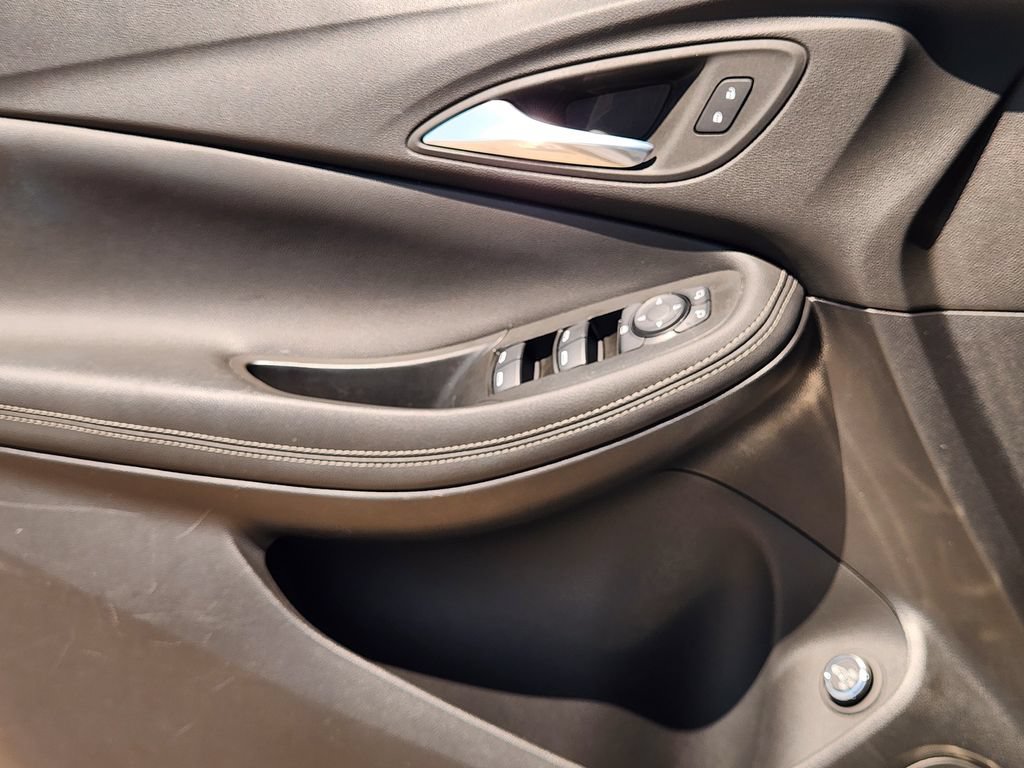 Used 2022 Buick Encore GX Select w/ Sport Touring Package FWD image 22
