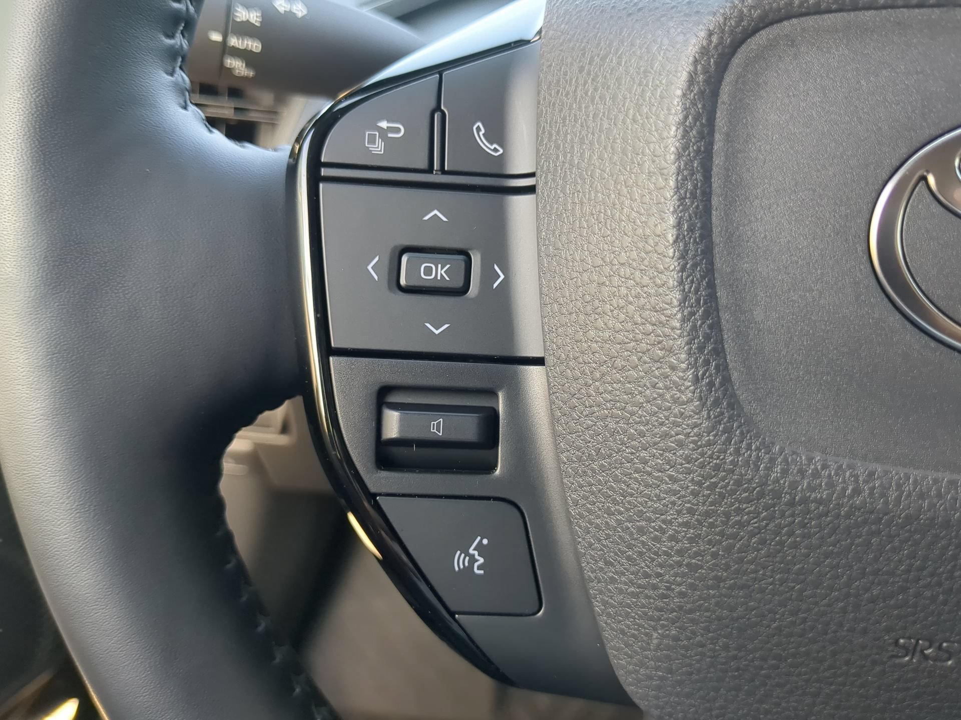 Used 2026 Toyota Prius FWD image 63