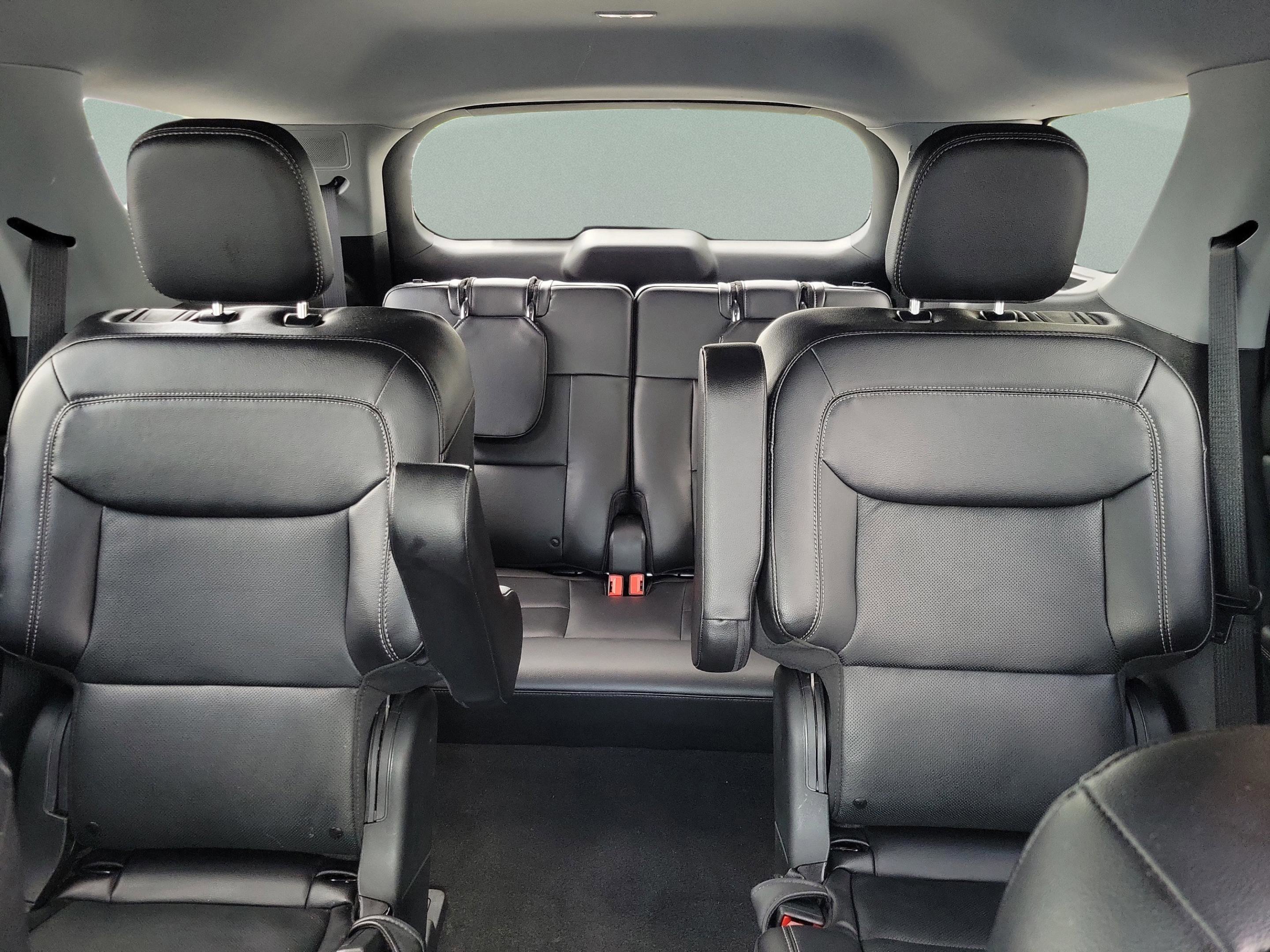 Certified 2023 Ford Explorer Limited w/ Limited Technology Package RWD image 9