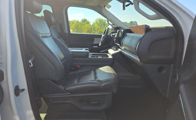 Certified 2025 Ford Expedition Active AWD/4WD image 7