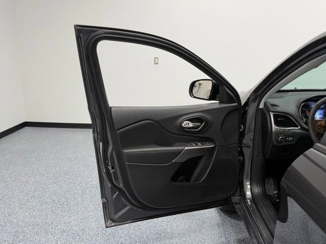 Used 2022 Jeep Cherokee Latitude Lux w/ Sun & Sound Group AWD/4WD image 13