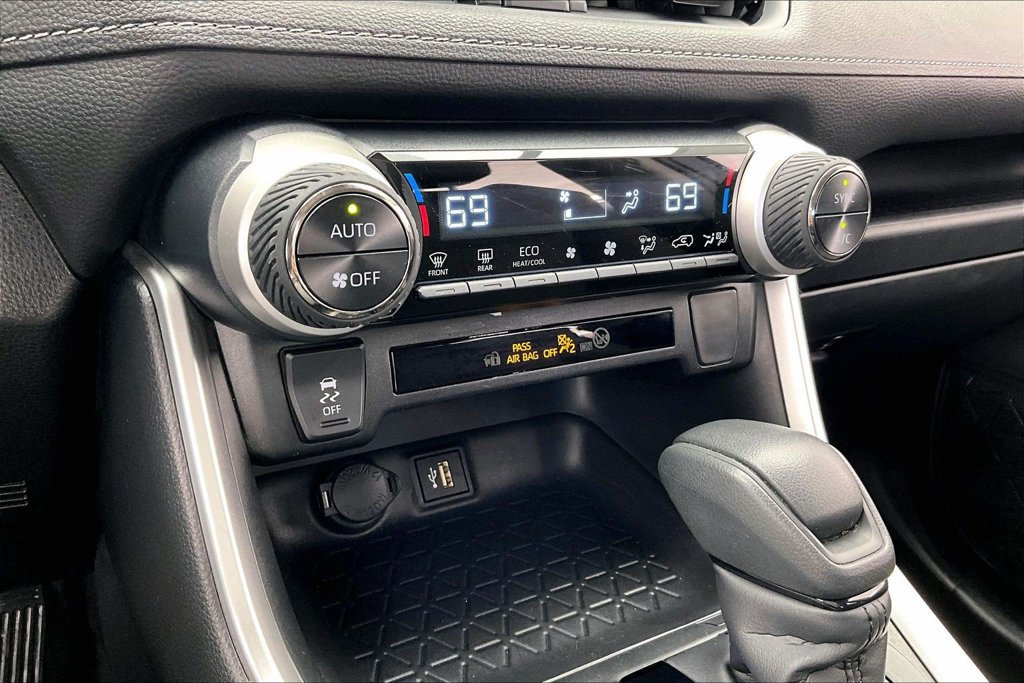 Used 2025 Toyota RAV4 XLE AWD/4WD image 31