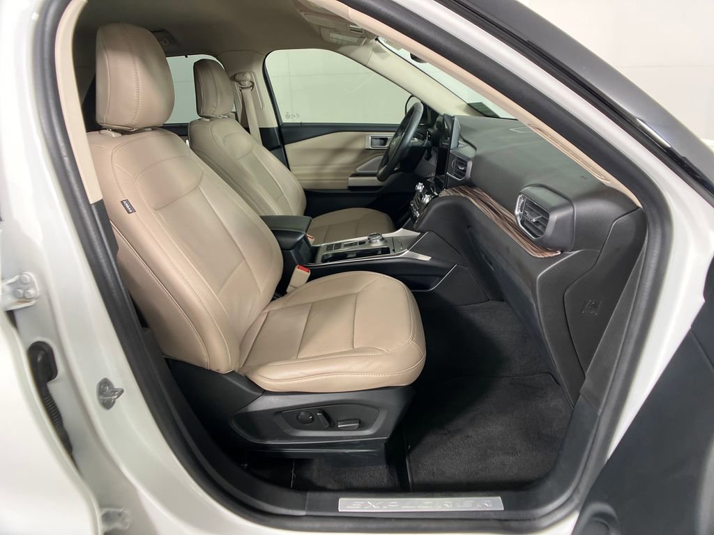 Certified 2022 Ford Explorer Limited w/ Limited Technology Package image 12
