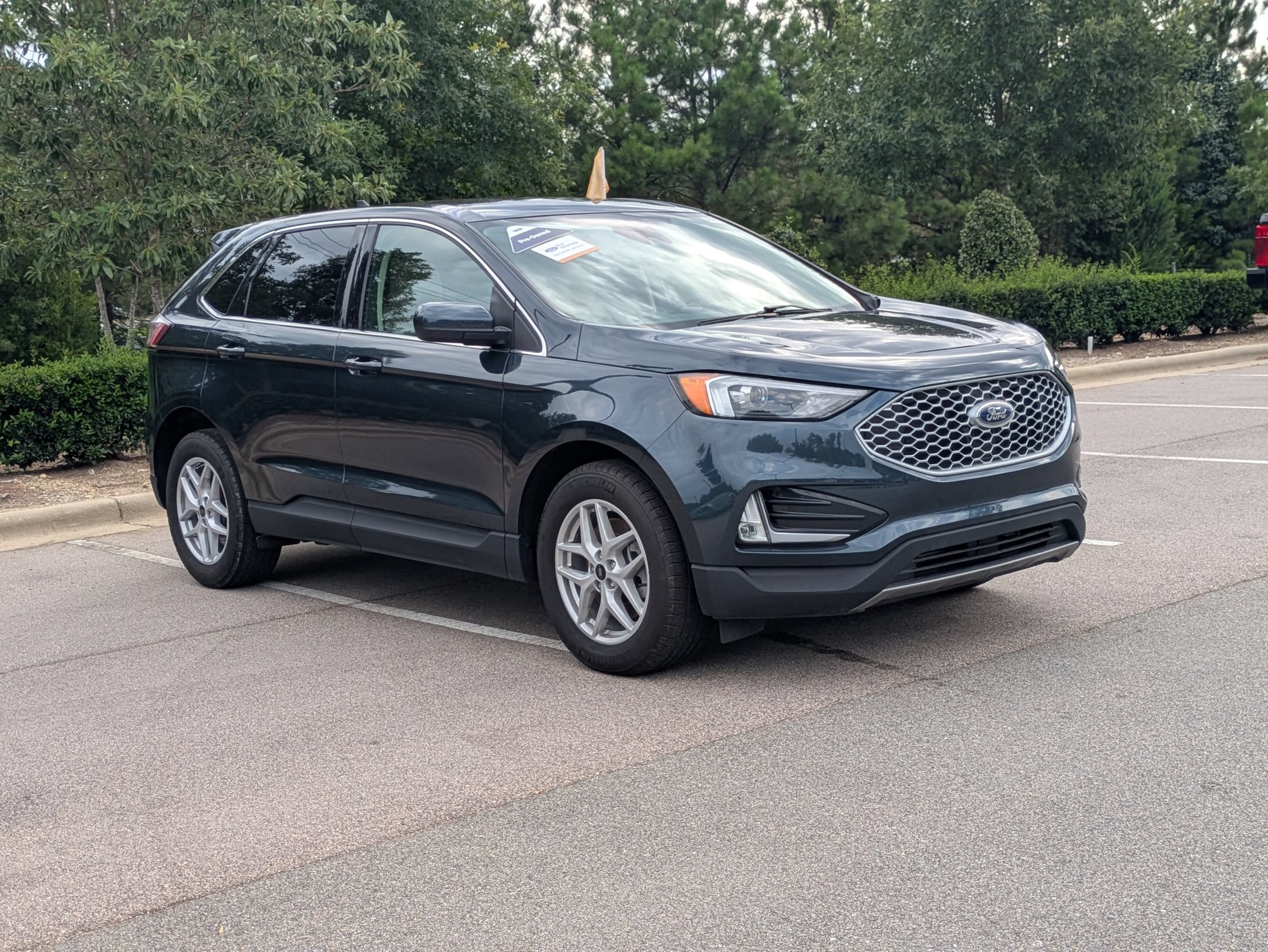 Certified 2024 Ford Edge SEL w/ Convenience Package AWD/4WD image 2