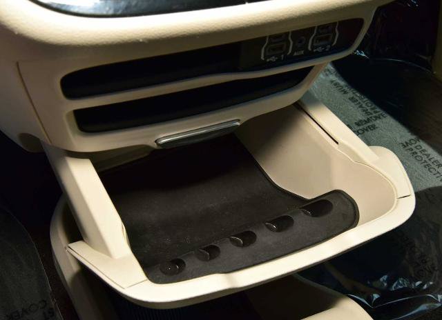 Used 2022 Chrysler Voyager LX FWD image 24