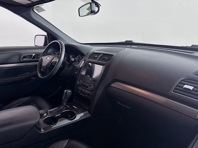 Certified 2019 Ford Explorer XLT w/ Equipment Group 202A image 30