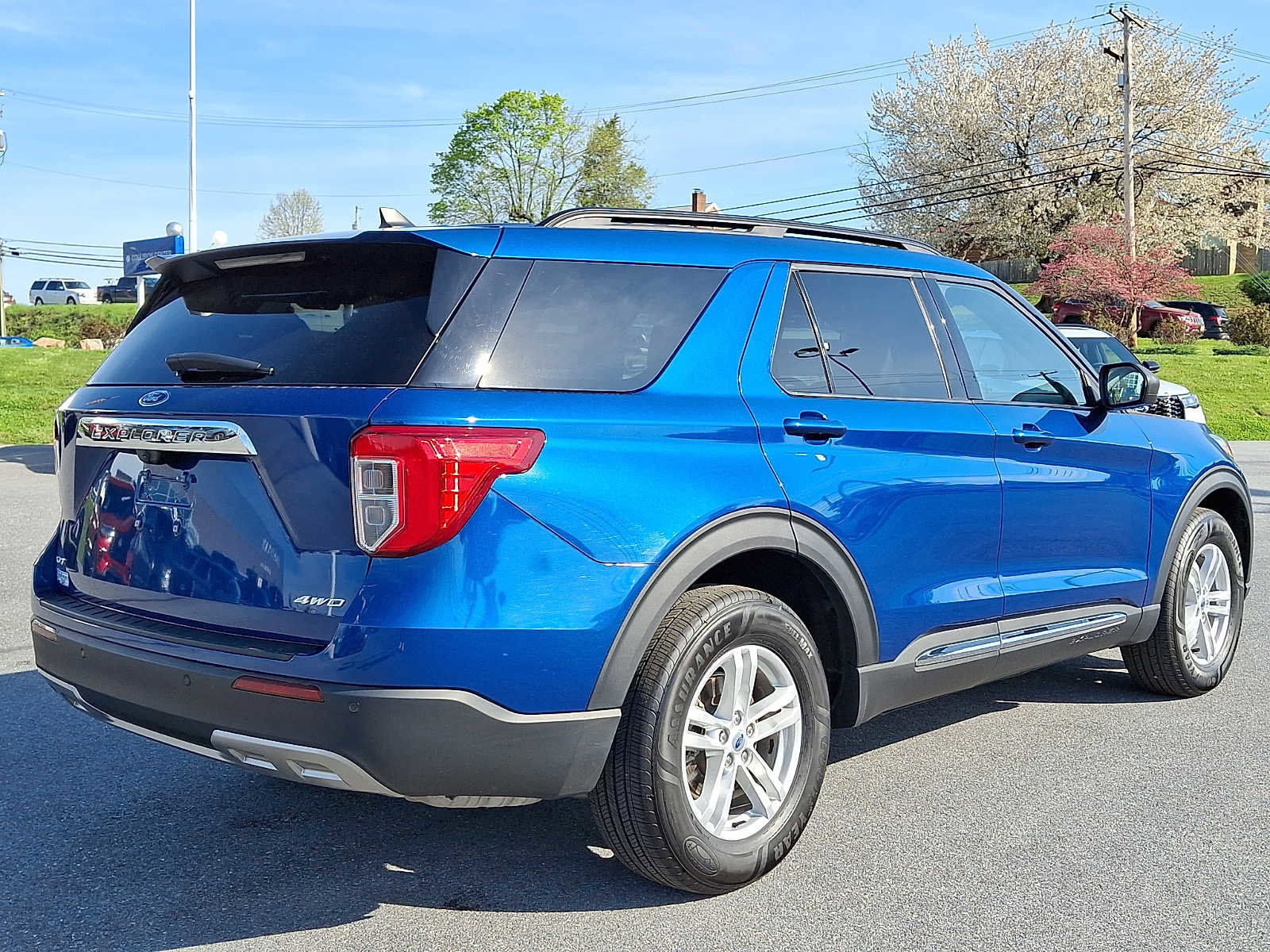 Certified 2022 Ford Explorer XLT w/ Equipment Group 202A AWD/4WD image 4