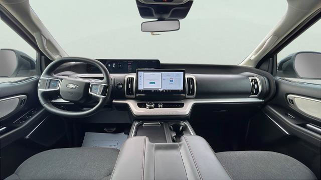 Certified 2025 Ford Expedition Active AWD/4WD image 9