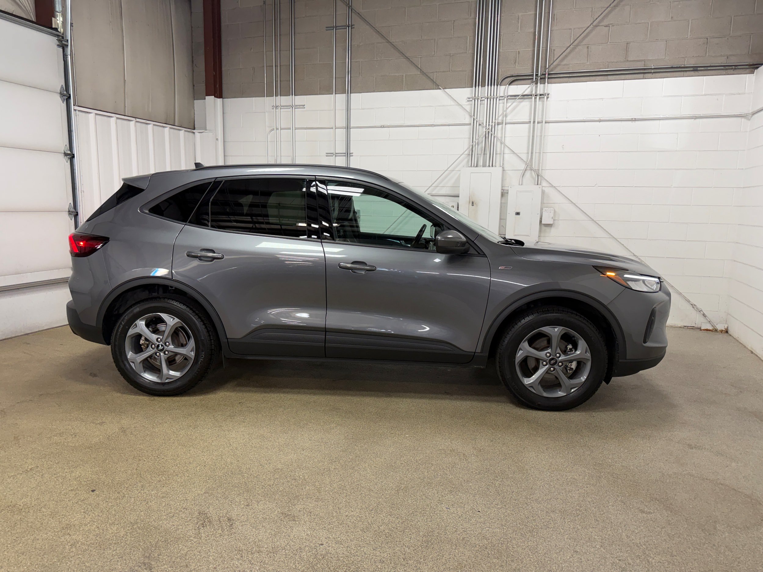 Certified 2025 Ford Escape ST-Line Select AWD/4WD image 7