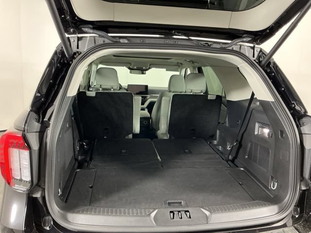 Certified 2025 Ford Explorer Platinum w/ Ultimate Package AWD/4WD image 33
