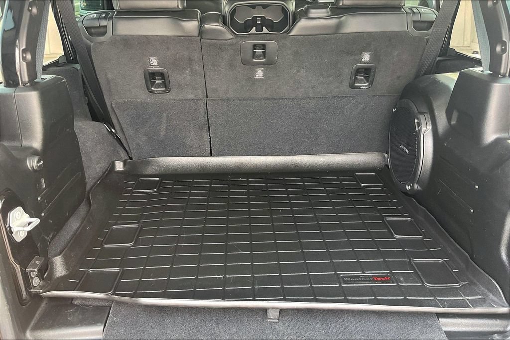 Used 2018 Jeep Wrangler Unlimited Sahara AWD/4WD image 26