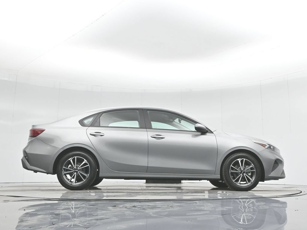 Used 2022 Kia Forte LXS FWD image 8