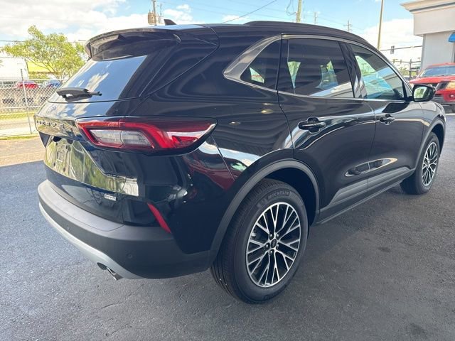 Certified 2025 Ford Escape SE FWD image 5