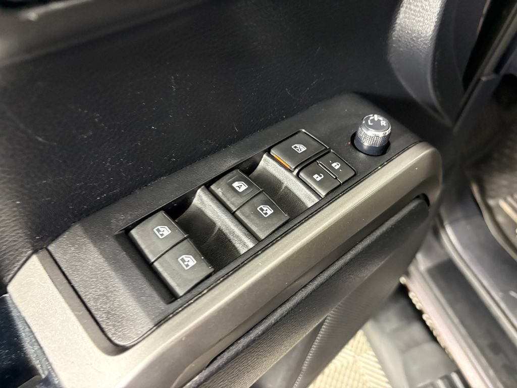 Used 2017 Toyota Tacoma SR5 w/ Tow Package AWD/4WD image 13