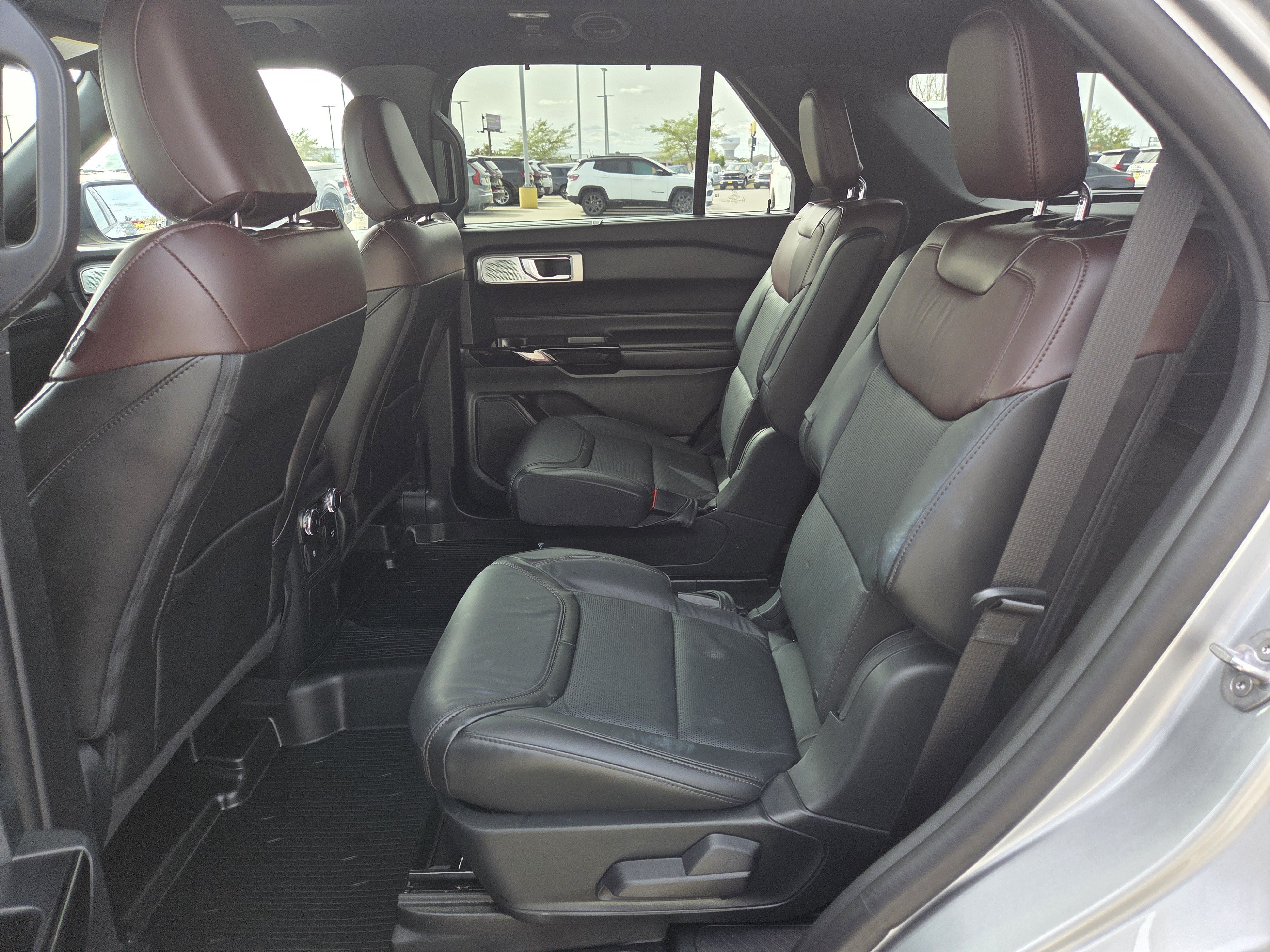 Certified 2023 Ford Explorer Platinum w/ Technology Package AWD/4WD image 22