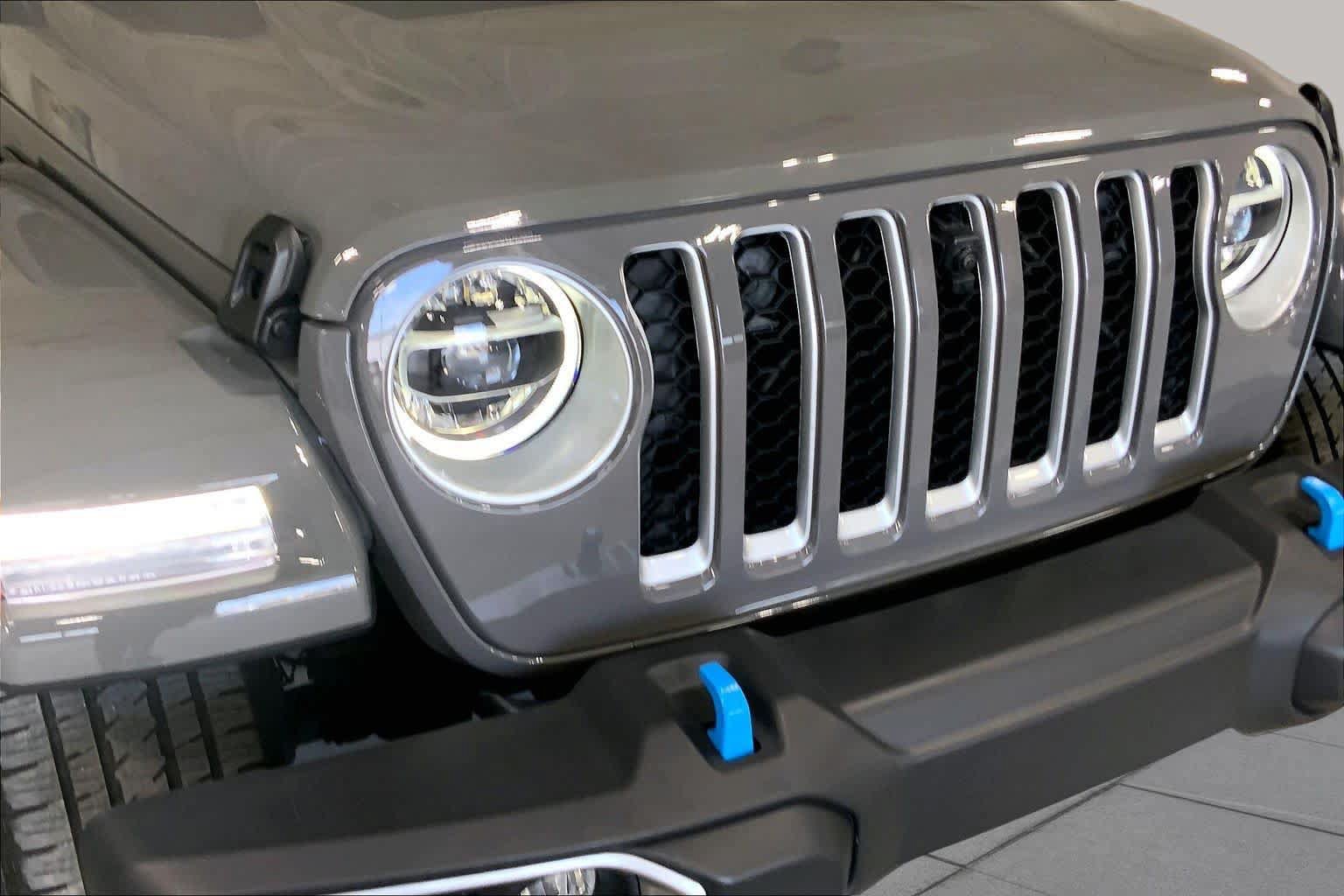 Used 2022 Jeep Wrangler Unlimited Sahara AWD/4WD image 29