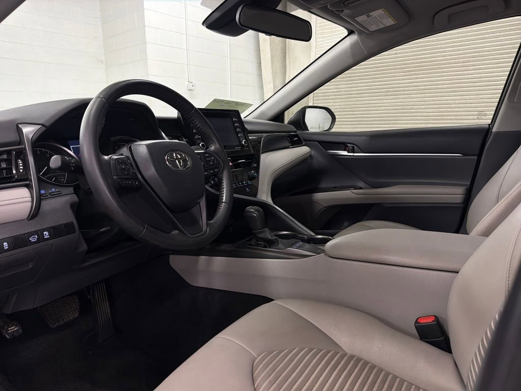Used 2023 Toyota Camry SE image 11