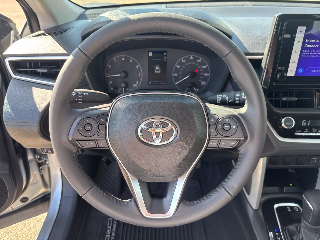 Used 2024 Toyota Corolla Cross LE FWD image 13