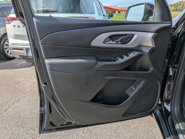 Used 2022 Chevrolet Traverse LT image 12