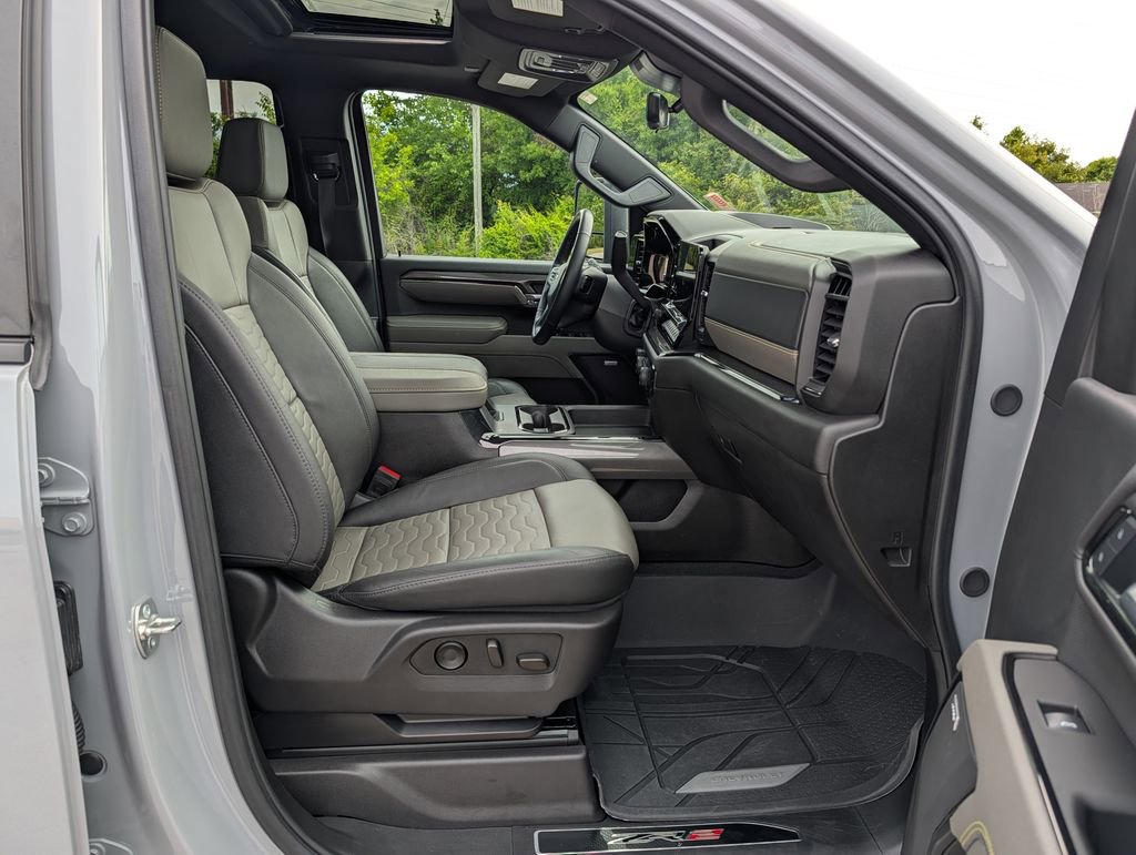 Used 2025 Chevrolet Silverado 2500 ZR2 w/ Technology Package AWD/4WD image 26