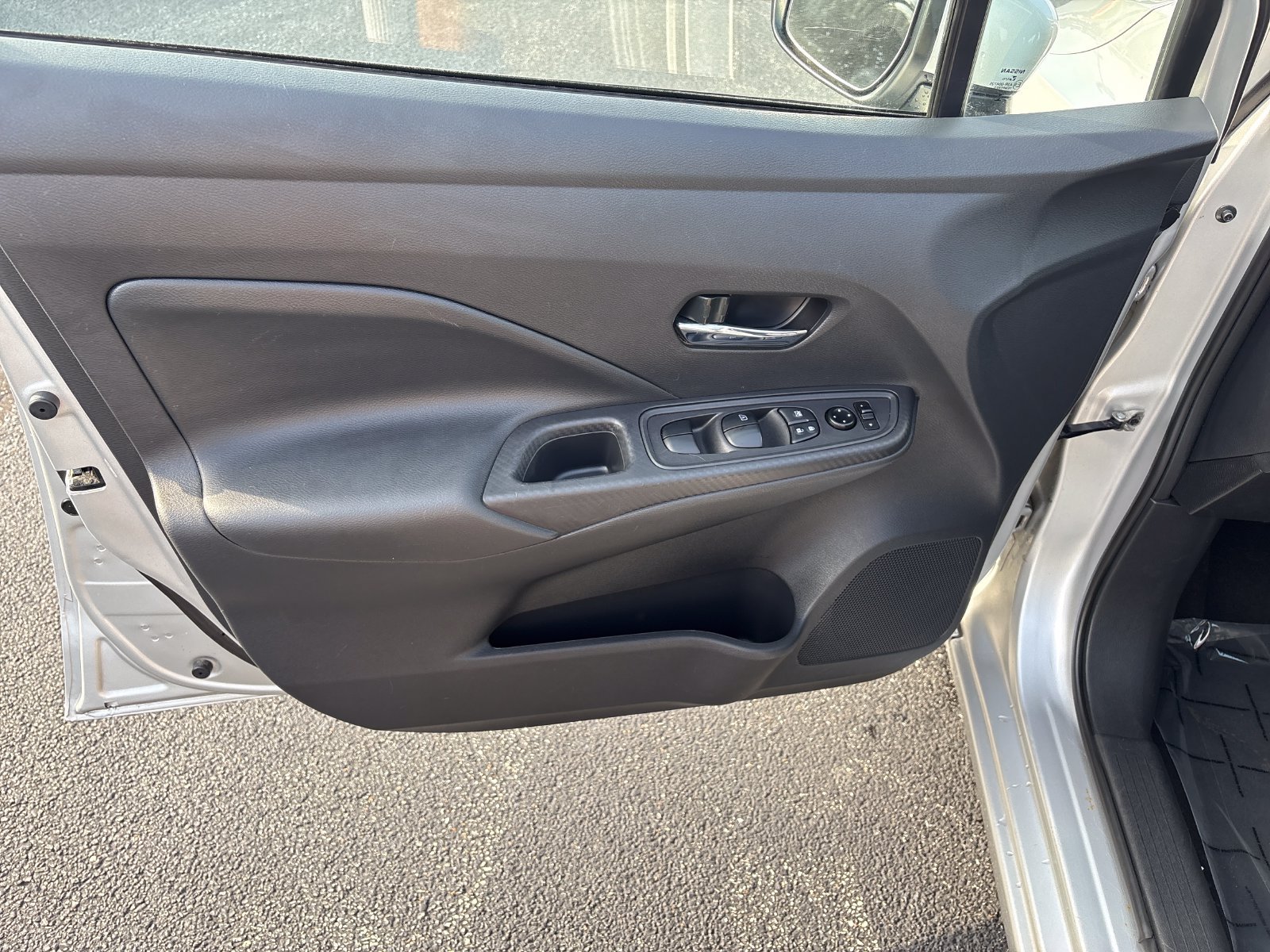 Used 2024 Nissan Versa SV FWD image 29