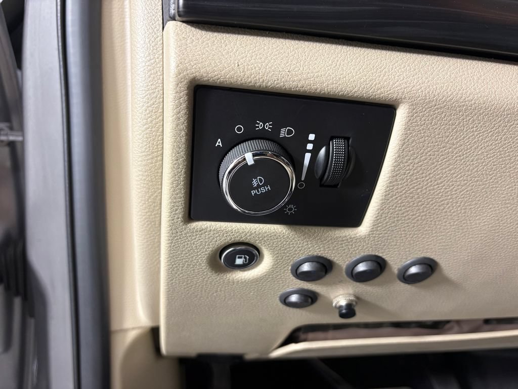 Used 2019 Jeep Grand Cherokee Laredo AWD/4WD image 14