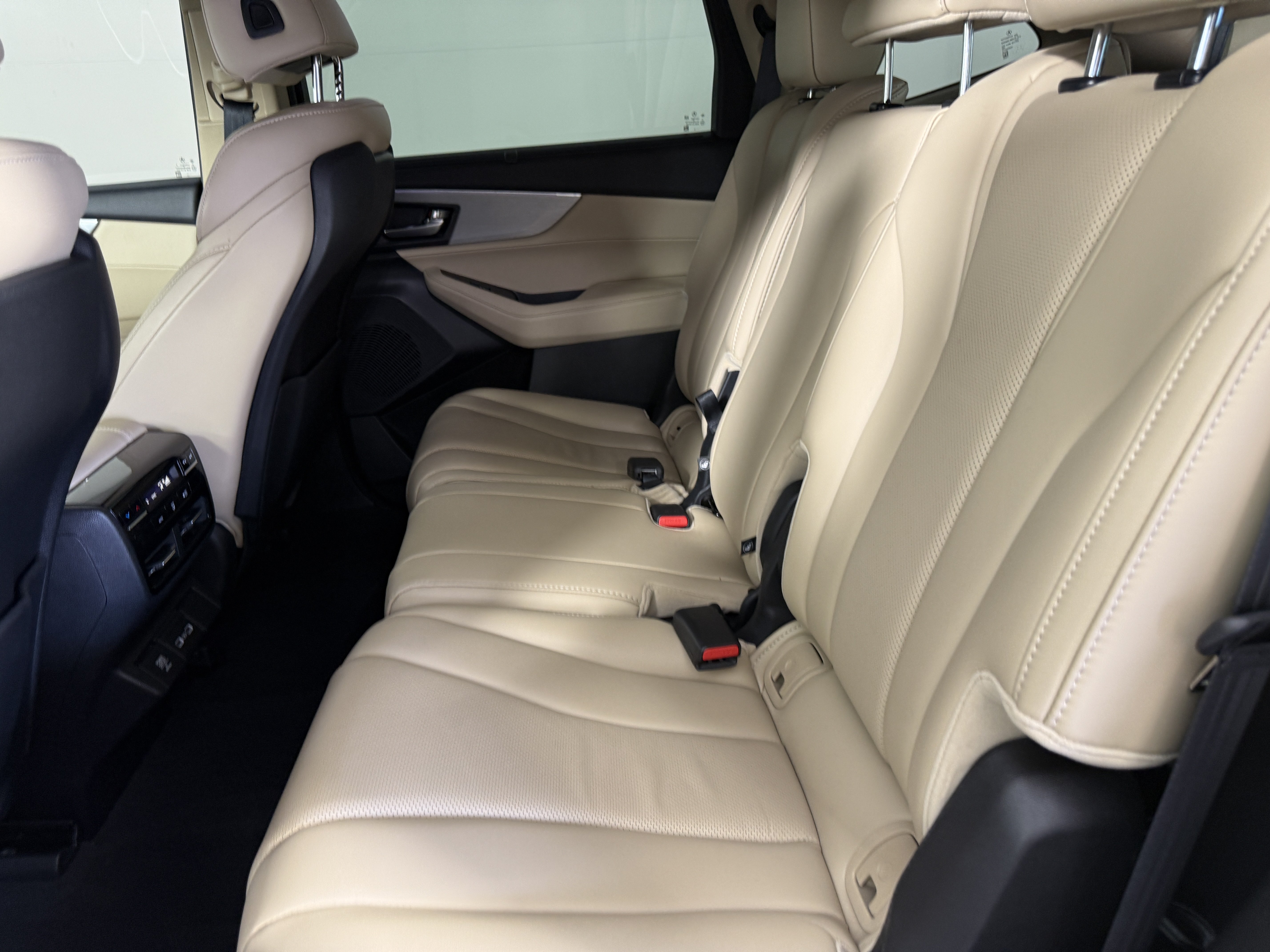 Used 2023 Acura MDX SH-AWD w/ Technology Package image 12