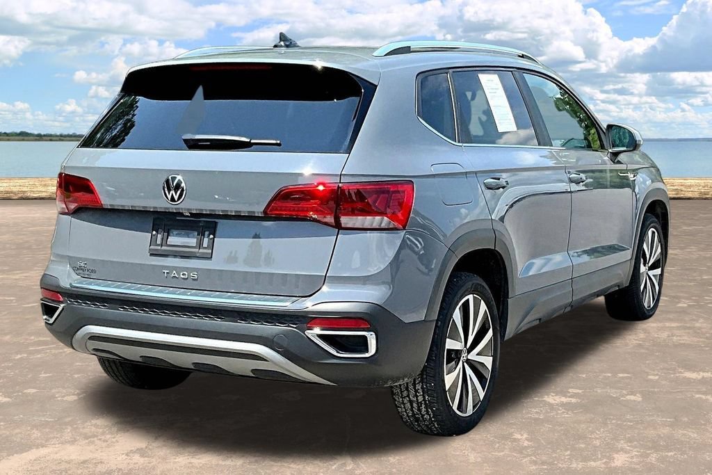 Used 2022 Volkswagen Taos SE w/ Panoramic Sunroof Package FWD image 8