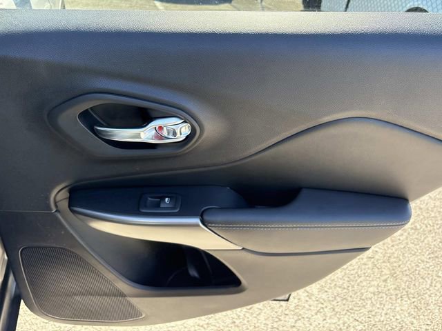 Used 2020 Jeep Cherokee Limited image 19