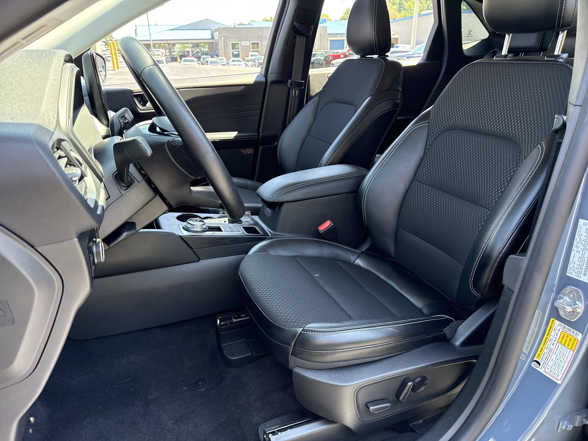 Certified 2025 Ford Escape SE FWD image 14