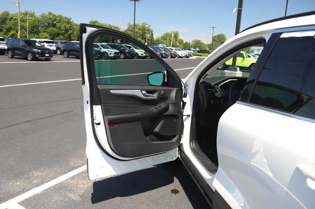 Certified 2025 Ford Escape SE w/ PHEV Premium Package FWD image 16