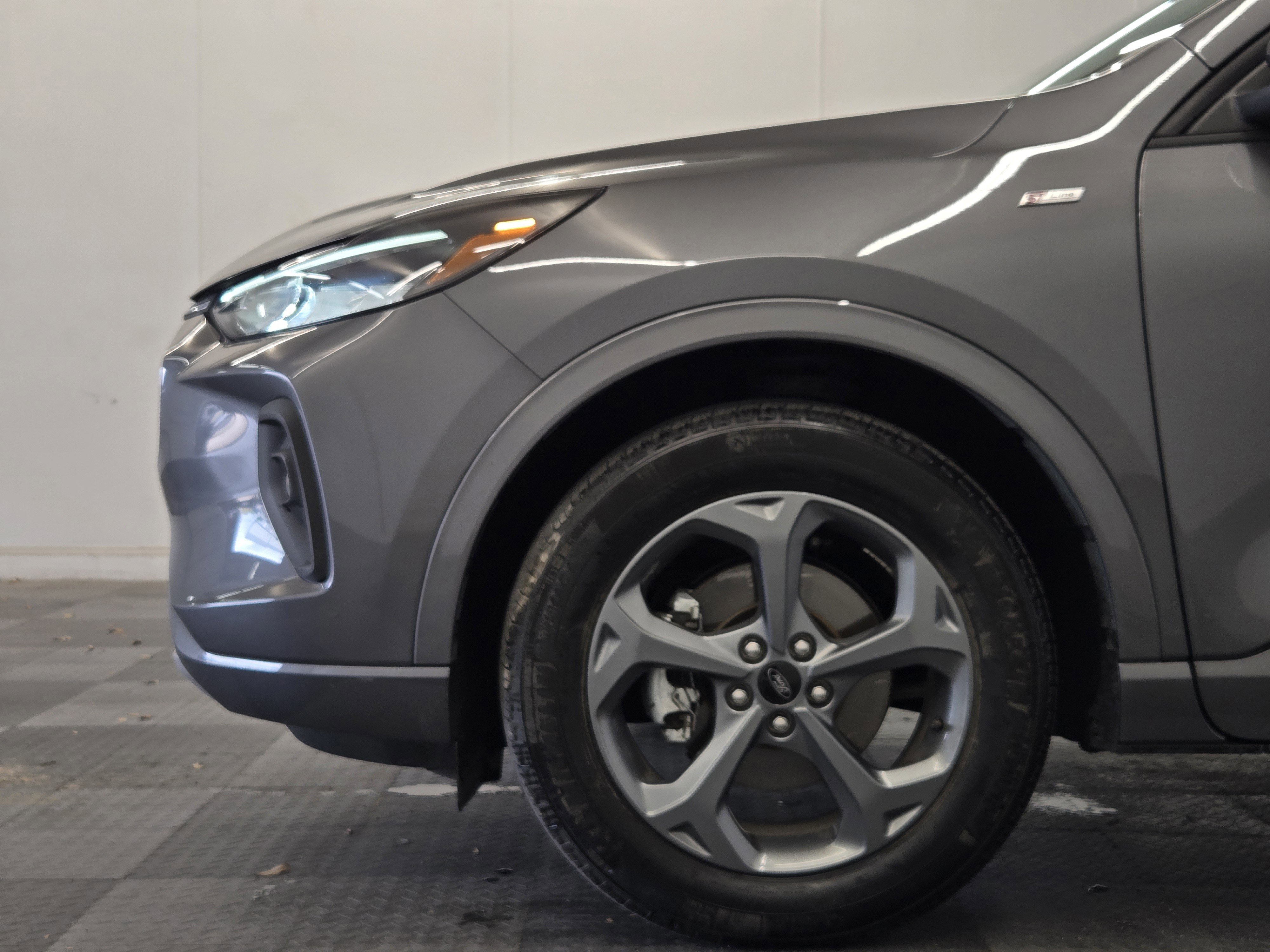 Certified 2023 Ford Escape ST-Line Select w/ Tech Pack #1 AWD/4WD image 9