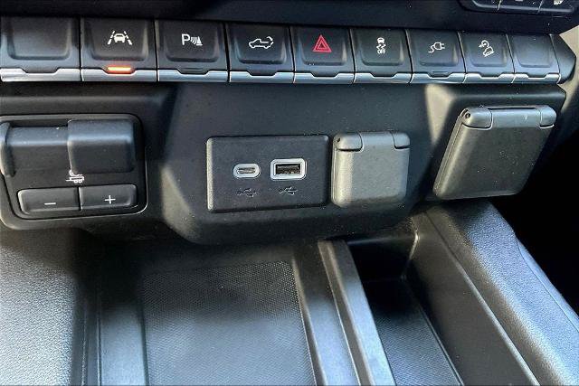 Used 2022 GMC Sierra 1500 SLT w/ SLT Premium Plus Package AWD/4WD image 17